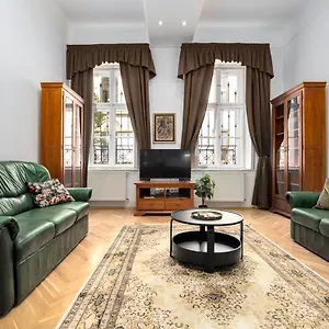 Emerald Suite With Free Parking Budapest