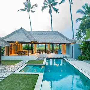 https://villa-suga-estate.ubudhotelsnow.com